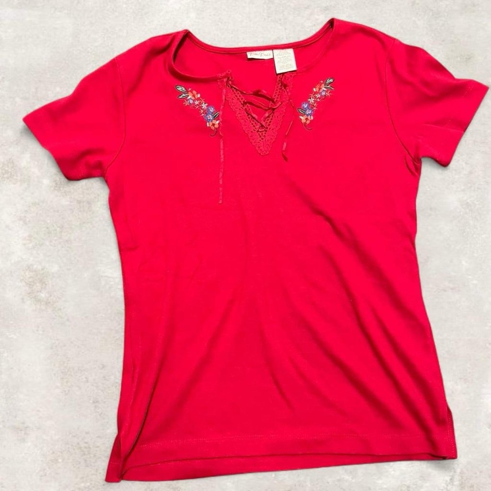Bobbie Brooks Y2K Red Floral Embroidered Tee